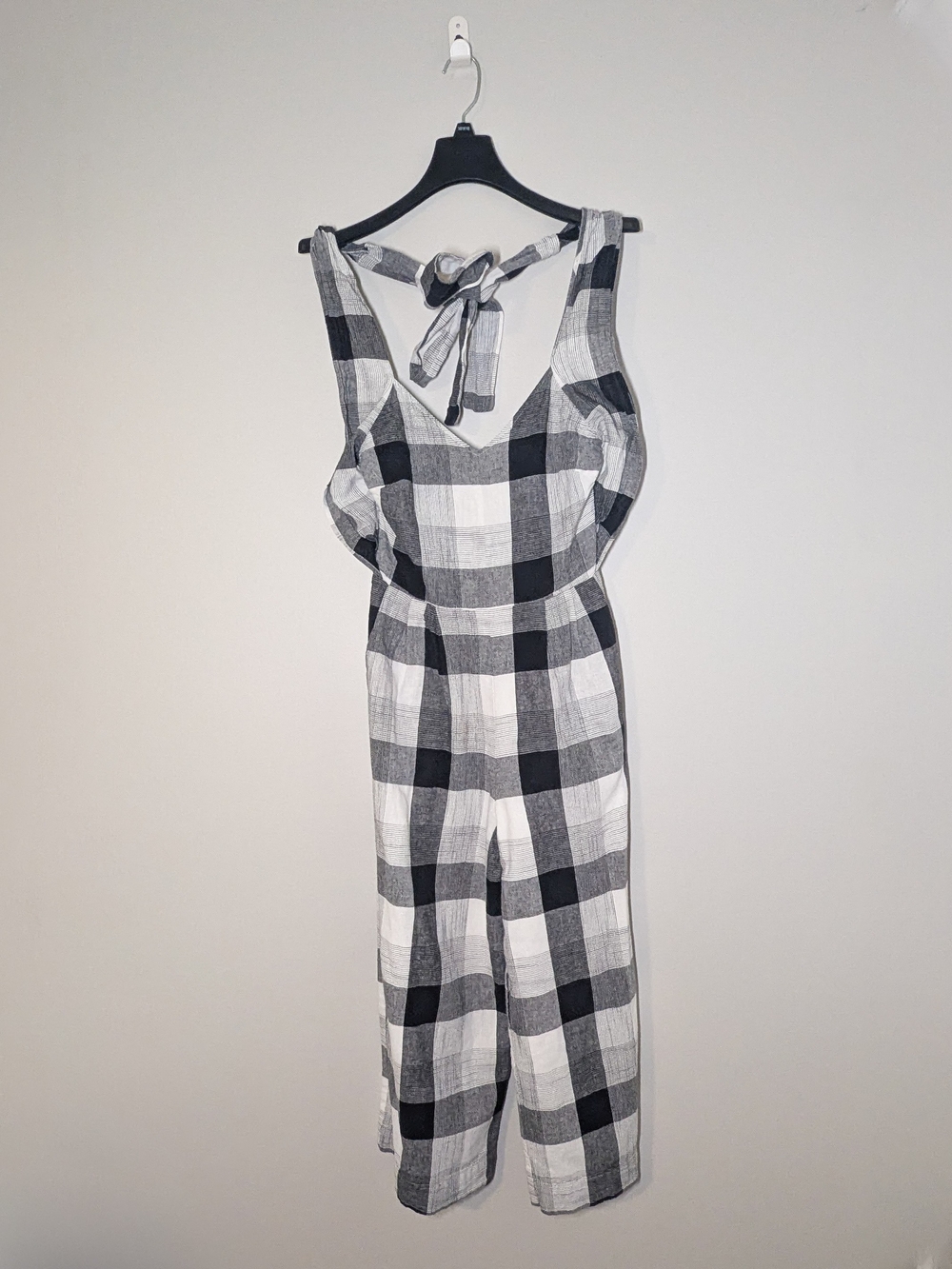 EUC Moon River Plaid Jumpsuit Small Wide Leg Smocked Back Tie Strap Black White